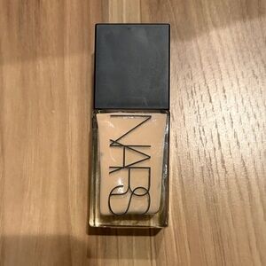 NARS light reflecting foundation